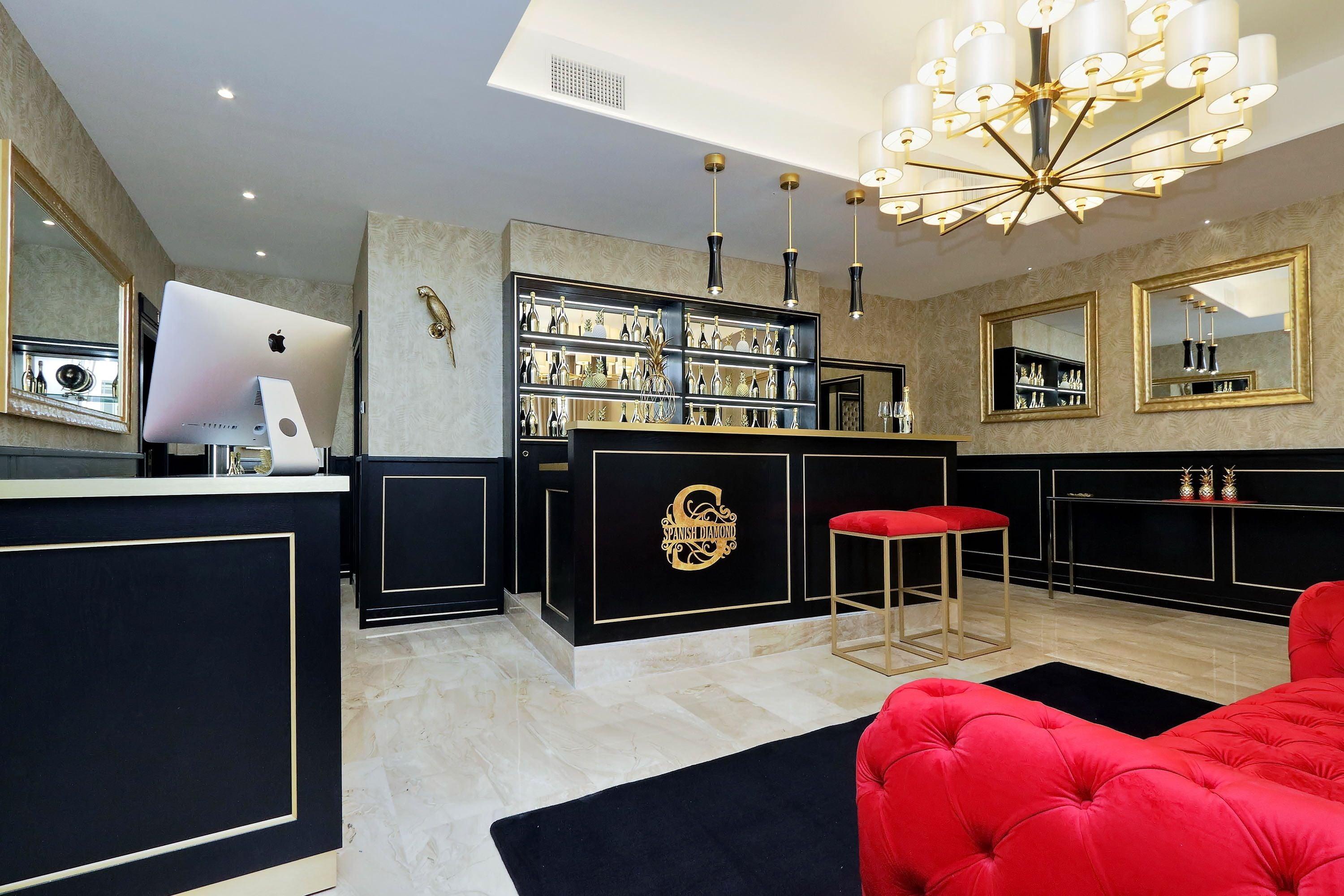 Spanish Diamond Luxury Suites & Jacuzzi — Foto 3
